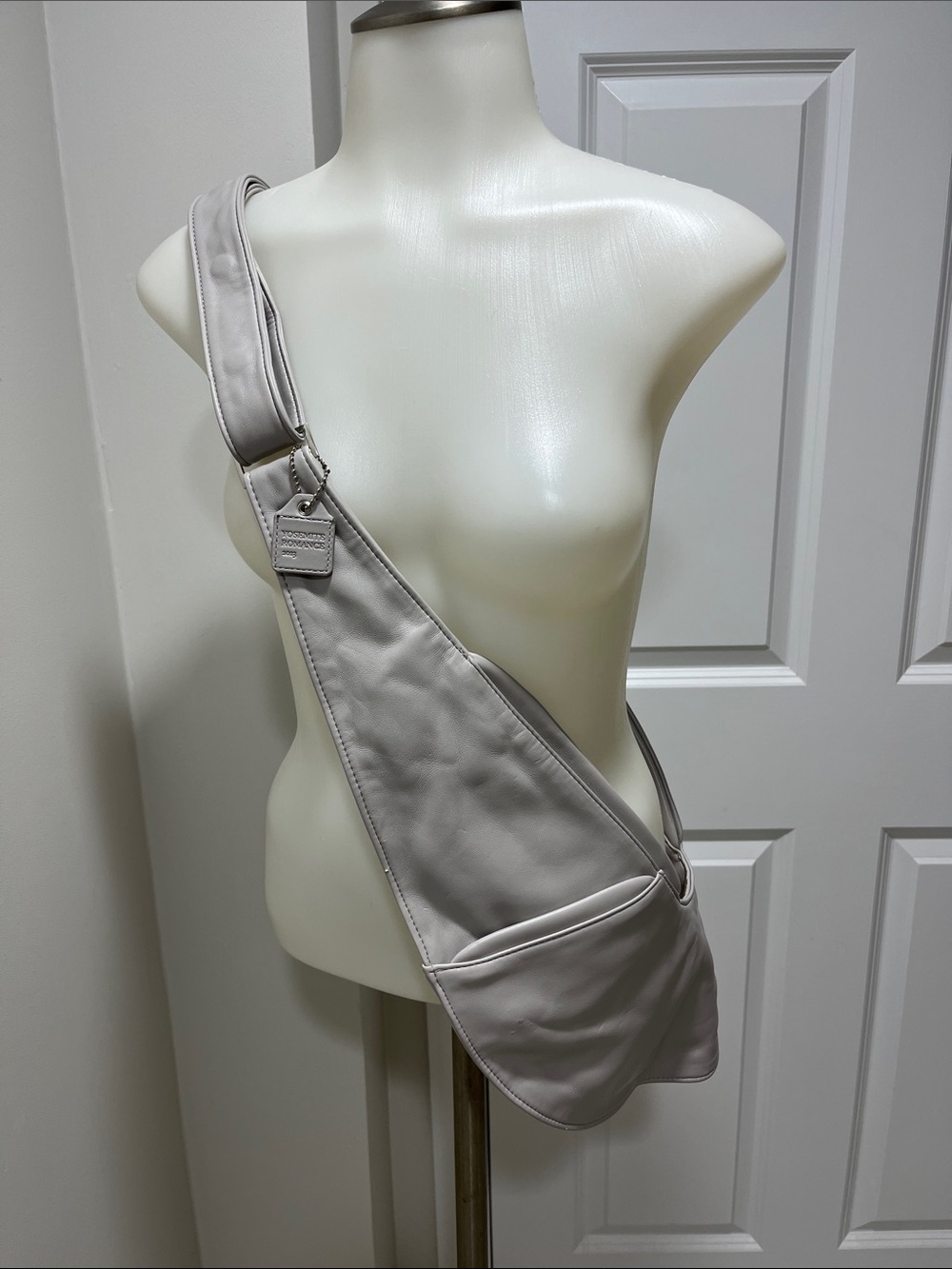 Sash by Yosemite Romance. Unique & roomy!  Great travel bag. Light gray.